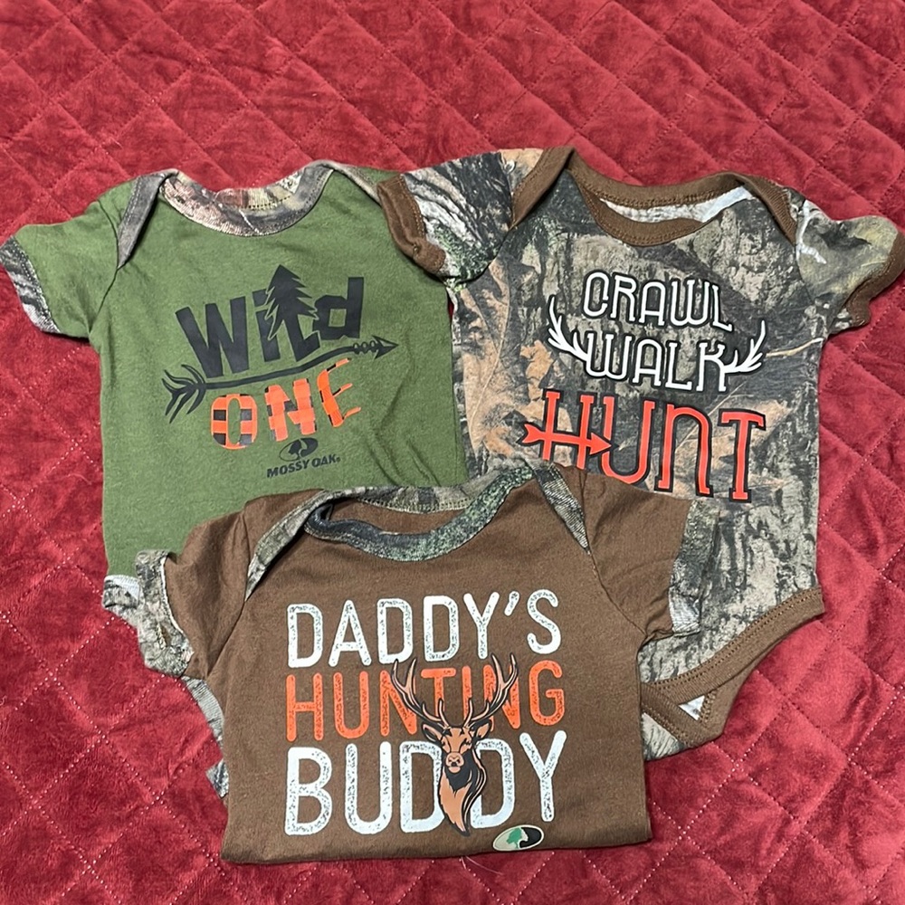 Three set mossy oak onesies